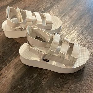 Teva Mevia Flatform Sandal